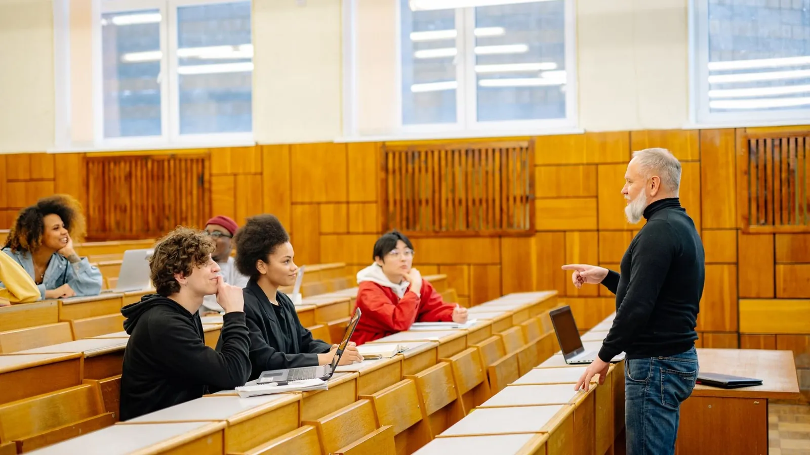 Universitäten als Kundencenter und Labore: Was Bildung verliert